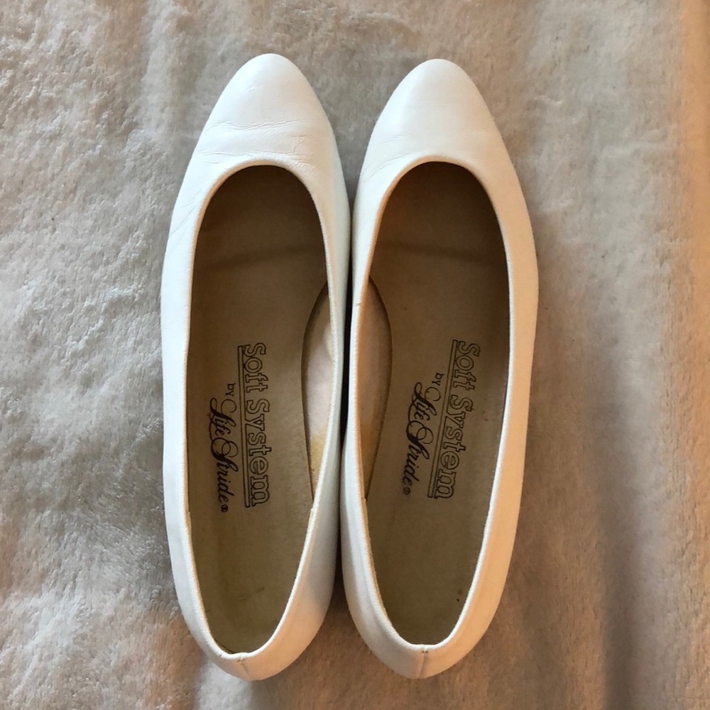 Women’s Life Stride Small Wedge White Shoes